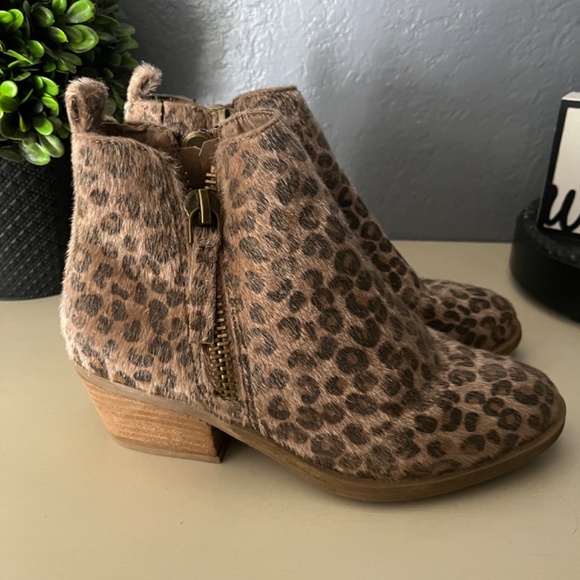 Very G‎ Twinkle 2 Leopard Print Fuzzy Faux Fur Ankle Booties - Picture 4 of 6